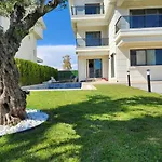 Villa Lee