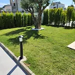 Villa Lee