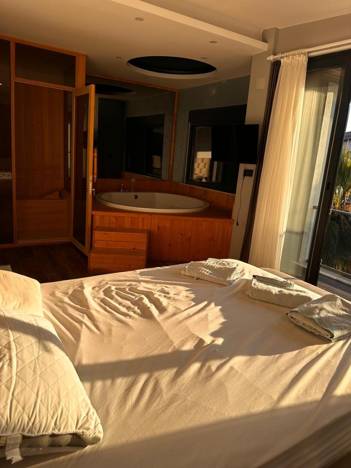 Villa Peaceful Villas-luxury-jacuzzi-sauna *