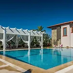 Vista Villas & Suites