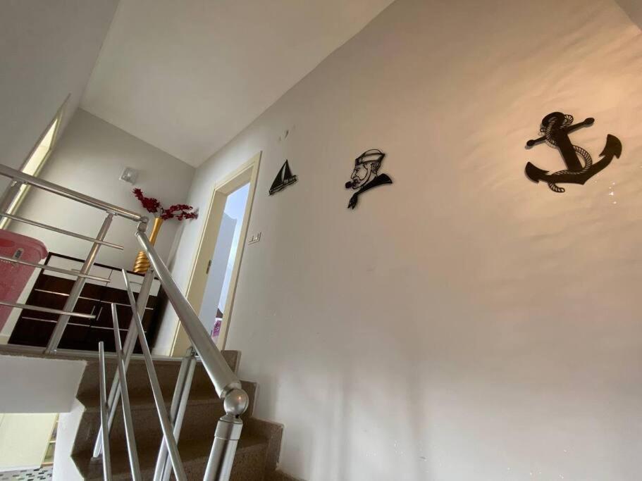 Apartment Lovely 3 Bedrooms Luxury Apt With Pool And Gym *