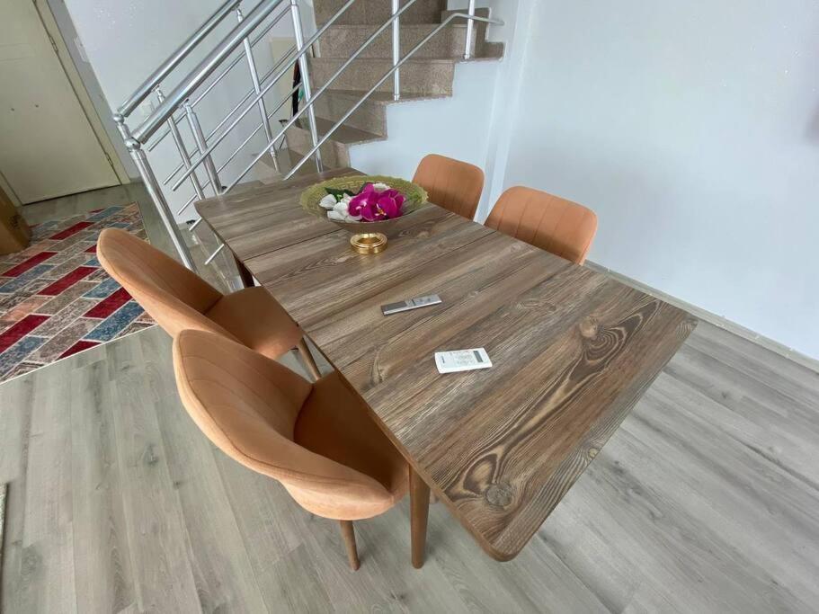 Apartment Lovely 3 Bedrooms Luxury Apt With Pool And Gym