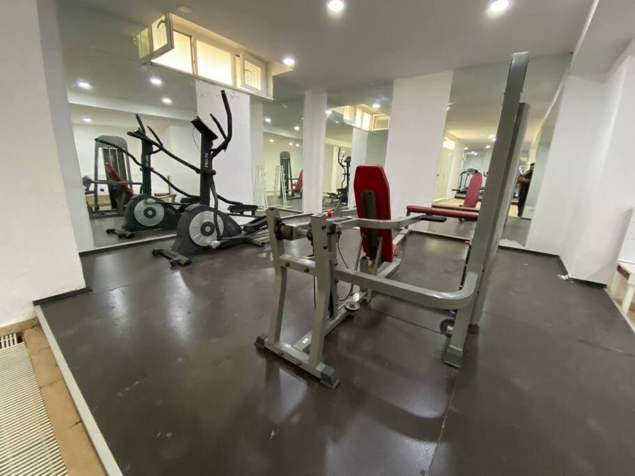 Lovely 3 Bedrooms Luxury Apt With Pool And Gym Apartment