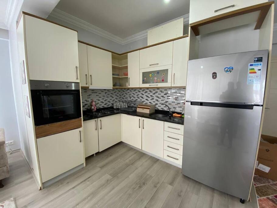 Apartment Lovely 3 Bedrooms Luxury Apt With Pool And Gym *