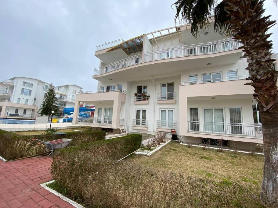 Lovely 3 Bedrooms Luxury Apt With Pool And Gym Apartment