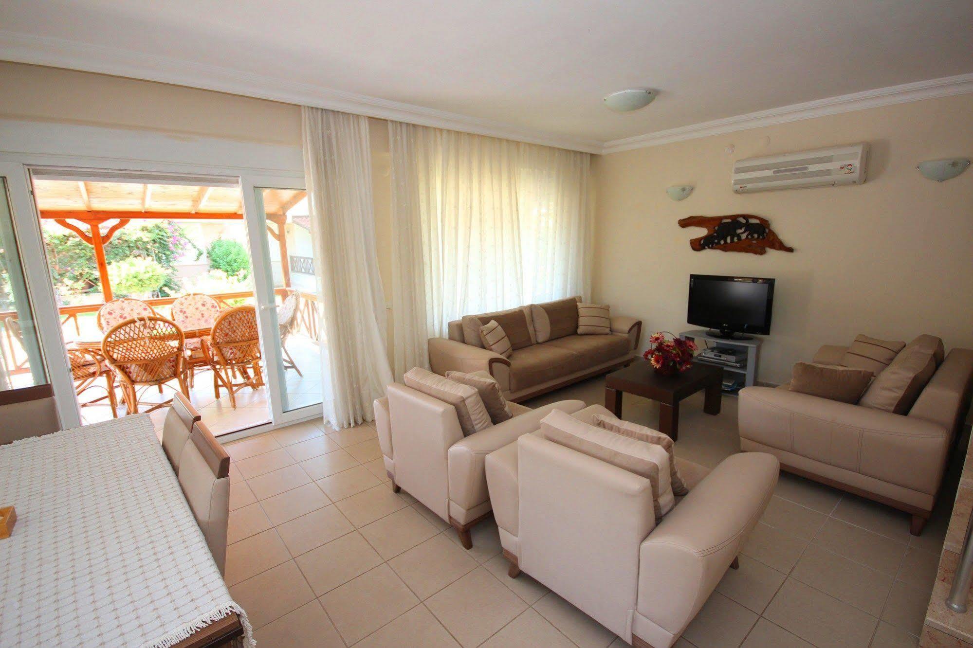Paradise Town Lisa Belek