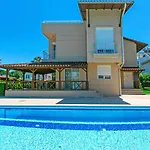 Paradise Town Villa Legend
