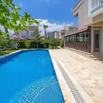 Paradise Town Villa Royal