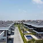 Antalya Belek\'Te Oezel Havuzlu Villa Sitesi