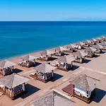 Antalya Belek\'Te Oezel Havuzlu Villa Sitesi