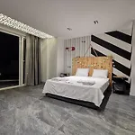 Red Premium Vip// Custom Design Villa With Turkish Bbq+Prvt Swmg Pool