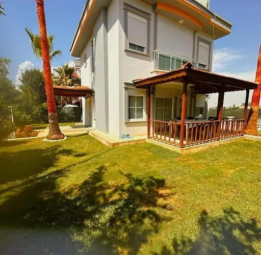 Peaceful Holiday Villas-Palm Garden