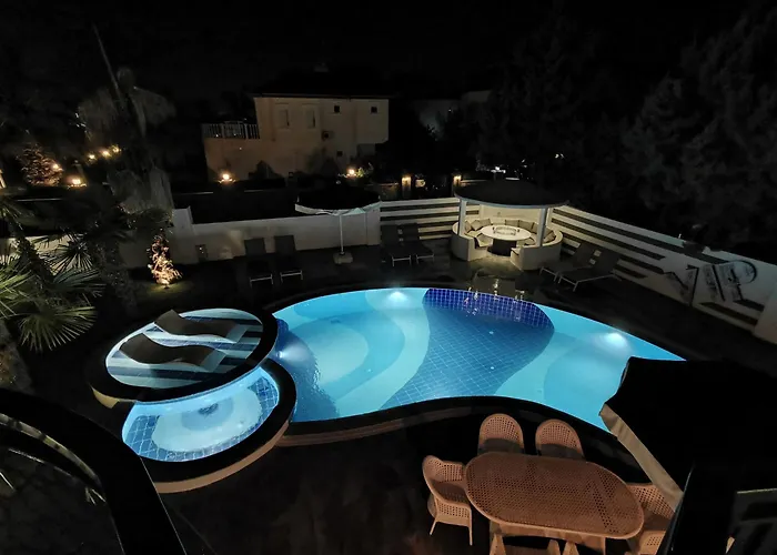 Red Premium Vip// Custom Design Villa With Turkish Bbq+Prvt Swmg Pool