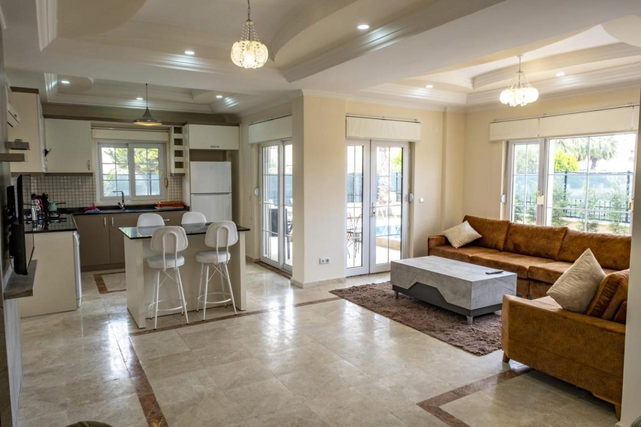 Villa Stone 1 *