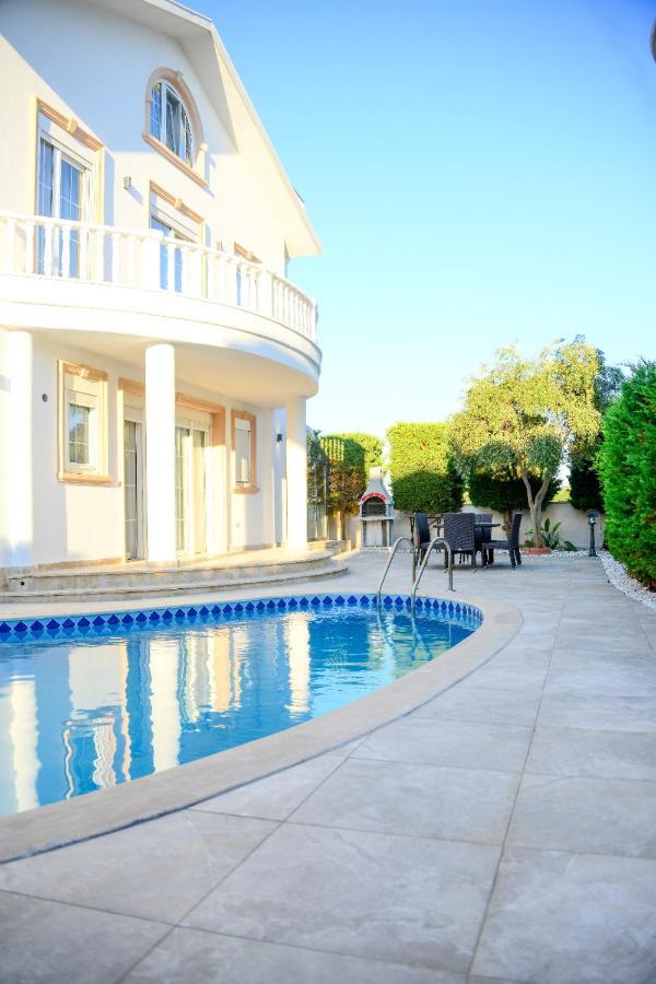 Villa Private With Pool Near The