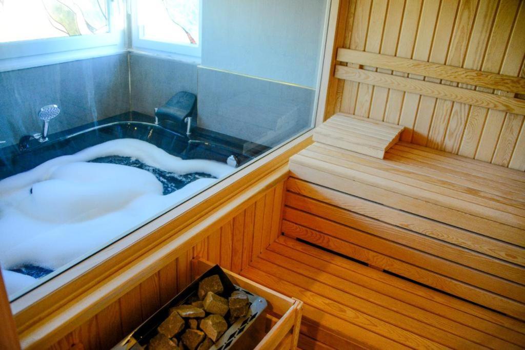 Villa Private With Pool Near The