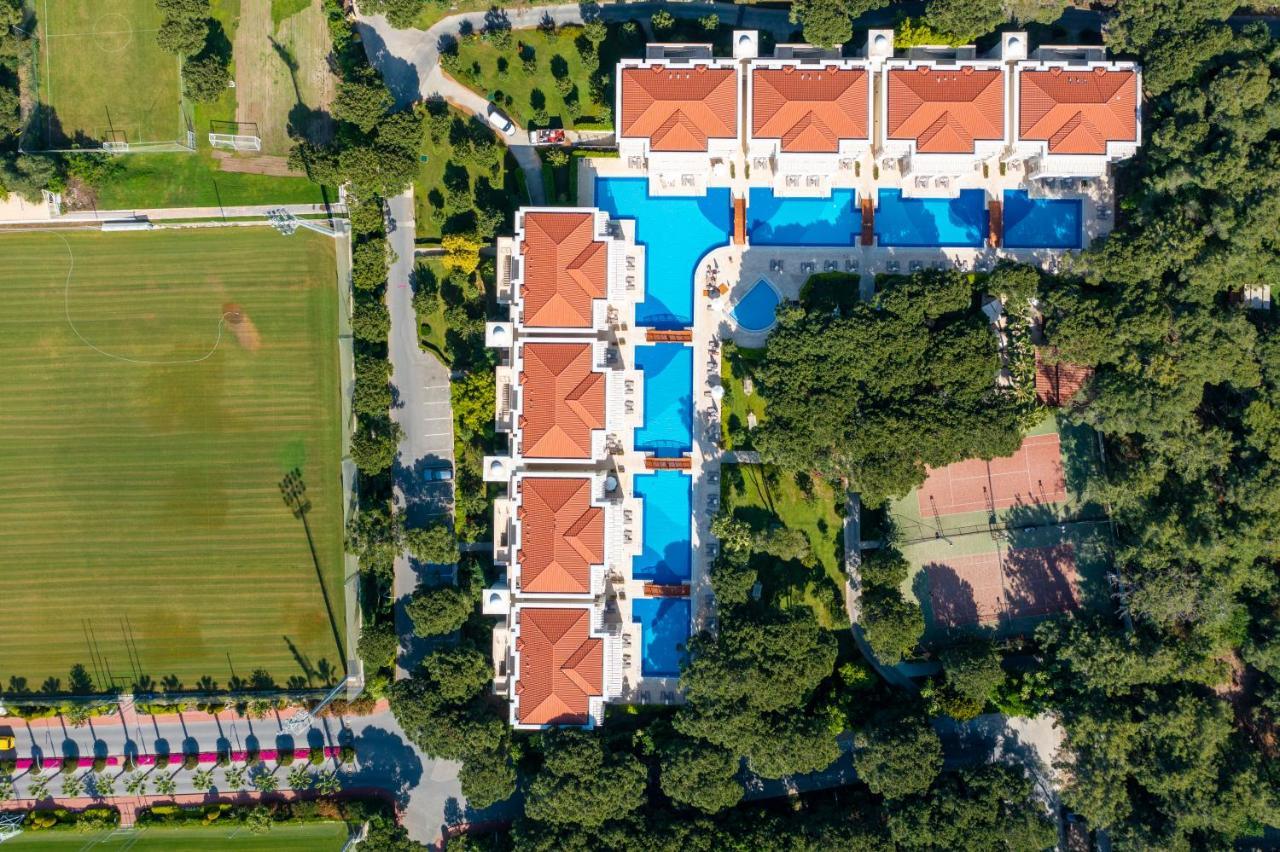 Hotel Bellis Deluxe & Heated For Winter Aqua Park