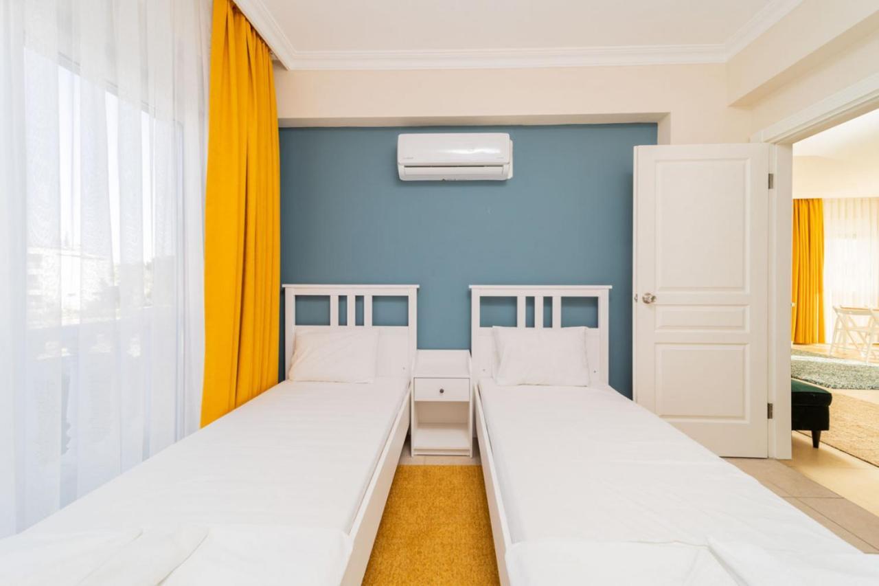 Flat With Balcony And Shared Pool In