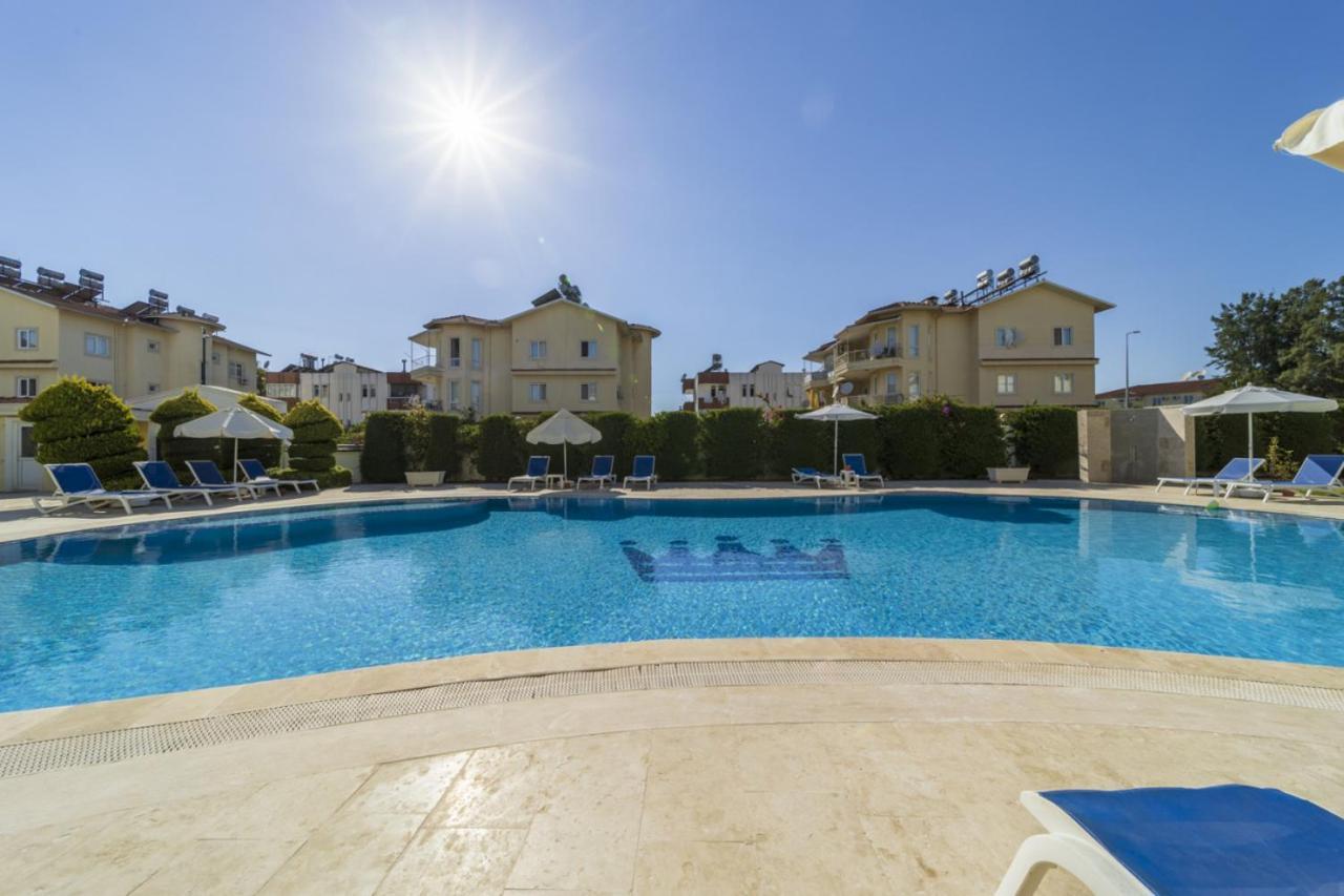 Flat With Balcony And Shared Pool In Apartment