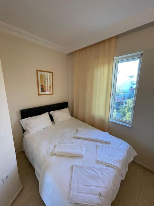Excellent 3 Storey With A Swimming Pool