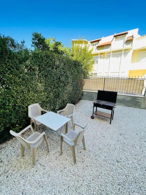 Excellent 3 Storey With A Swimming Pool Villa *