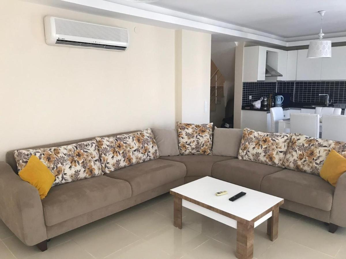 4 Bedrooms Bluehomes