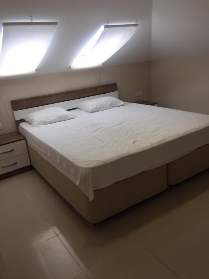 4 Bedrooms Bluehomes Daire