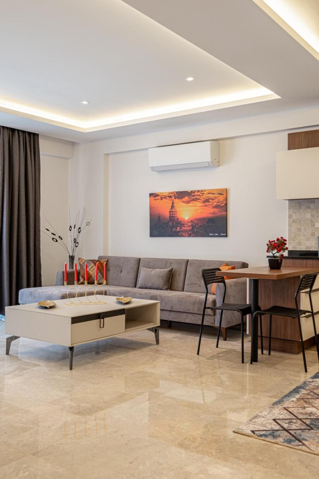 Deluxe Aparthotel *