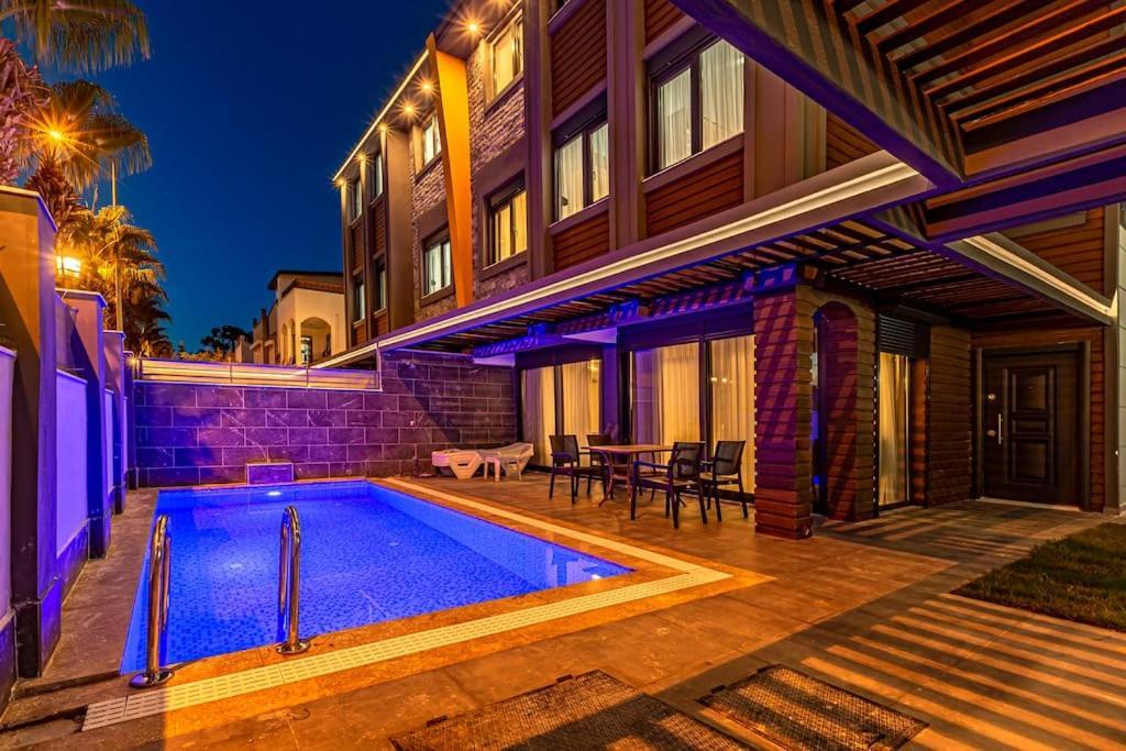 Villa Near By The Land Of Legends , Private Pool With Jakuzzi Euphoria