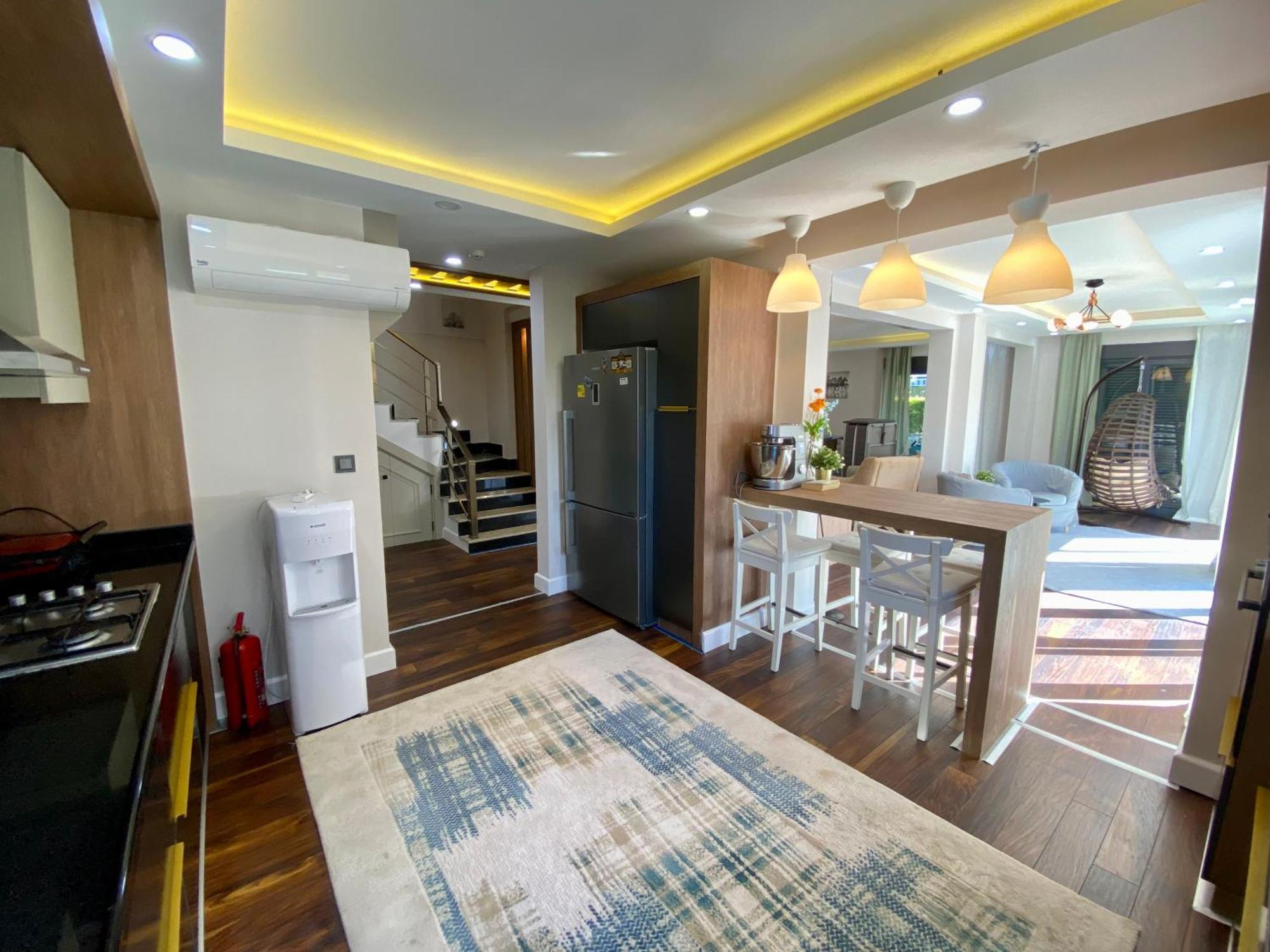Vilă Annabell1 With Swimming Pool And Jacuzzi, 3 Floors