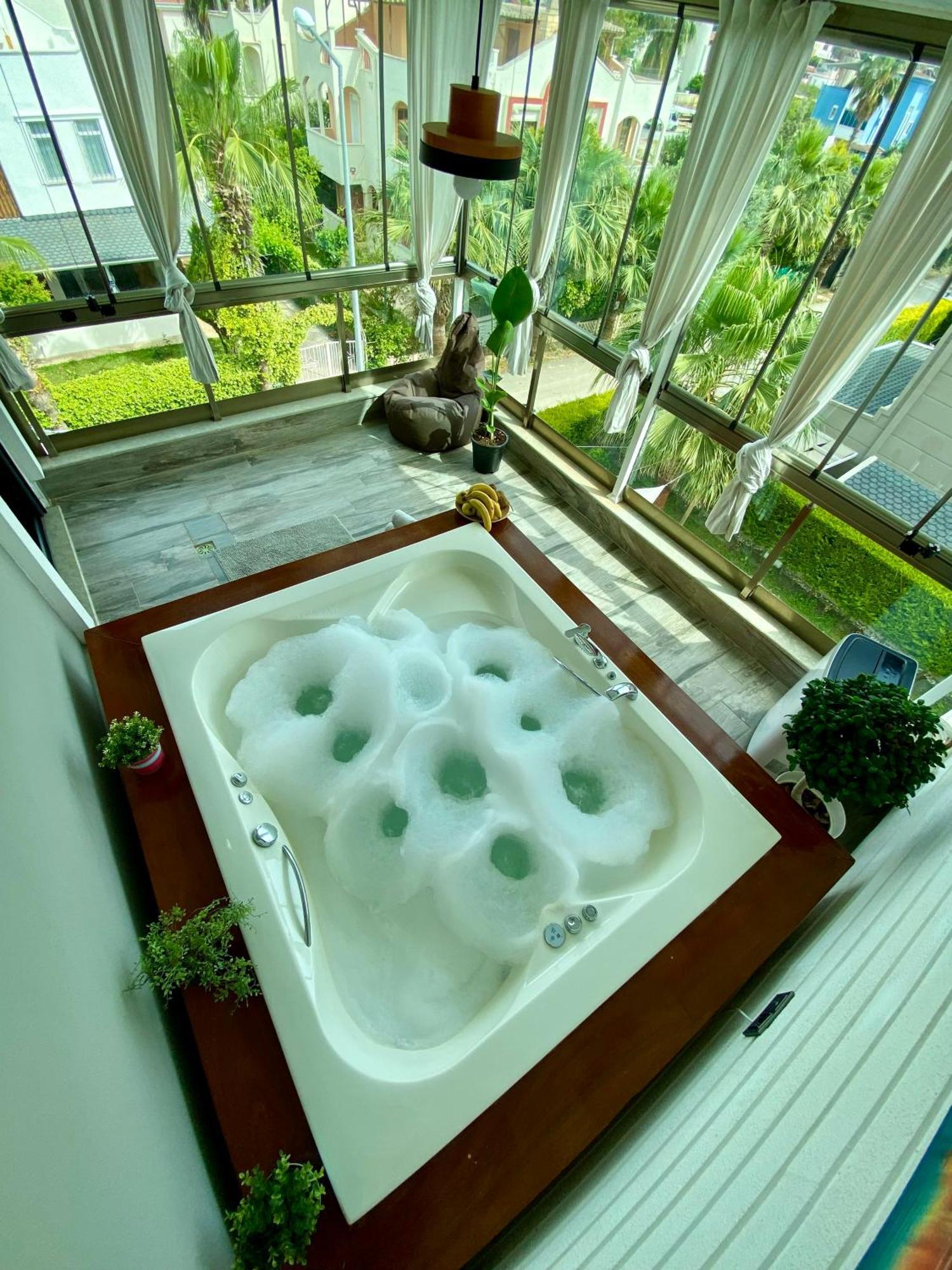 Vilă Annabell1 With Swimming Pool And Jacuzzi, 3 Floors