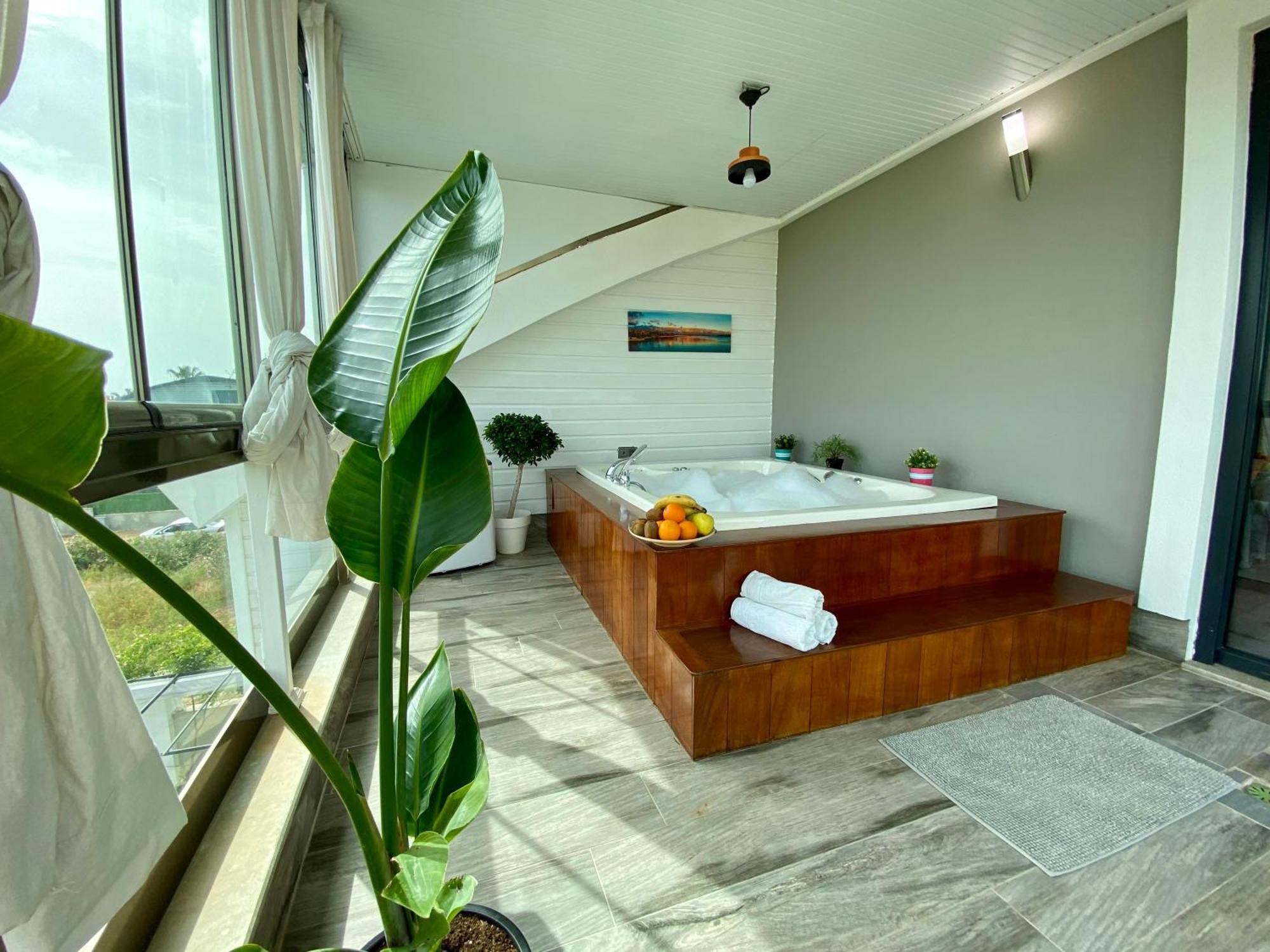Vilă Annabell1 With Swimming Pool And Jacuzzi, 3 Floors
