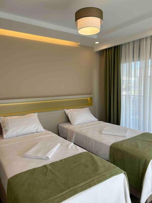 Antalya Belek'te Oezel Havuzlu Sitesi Villa *