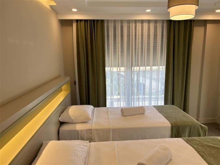 Antalya Belek'te Oezel Havuzlu Sitesi Villa