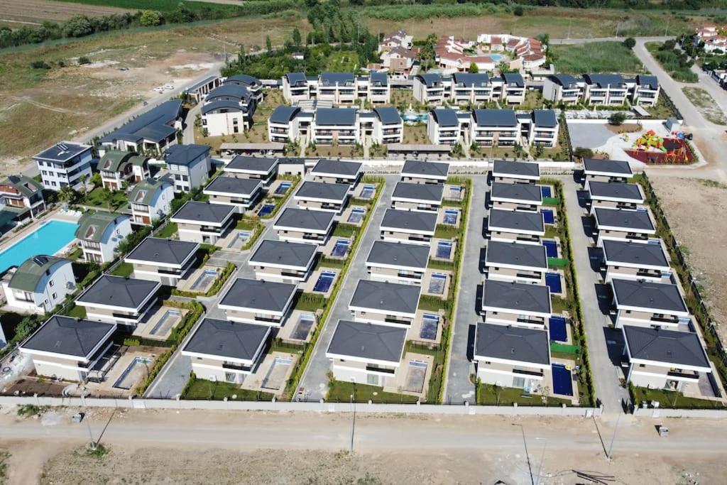 Villa Antalya Belek'te Oezel Havuzlu Sitesi *