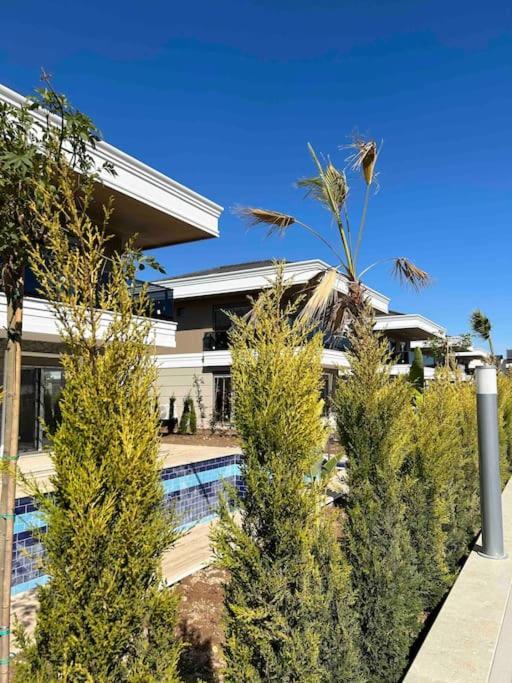 Antalya Belek'te Oezel Havuzlu Sitesi Belek