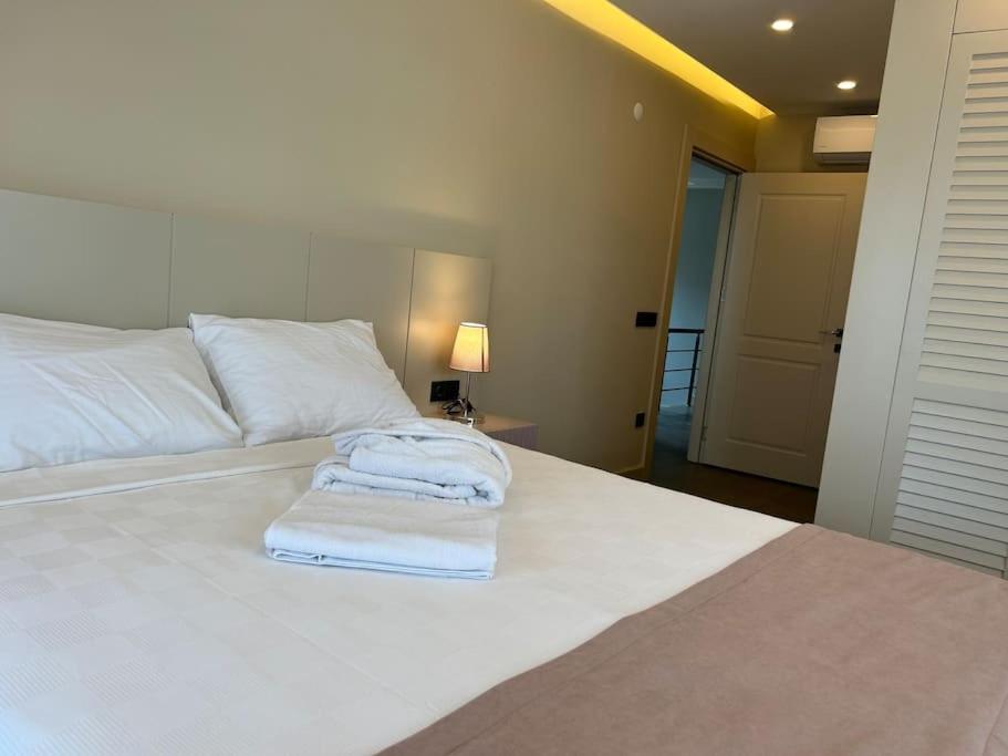 Antalya Belek'te Oezel Havuzlu Sitesi Belek