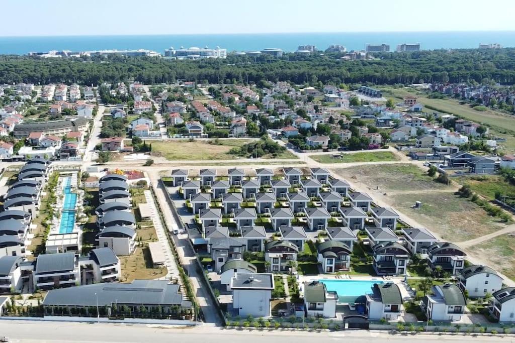 Villa Antalya Belek'te Oezel Havuzlu Sitesi