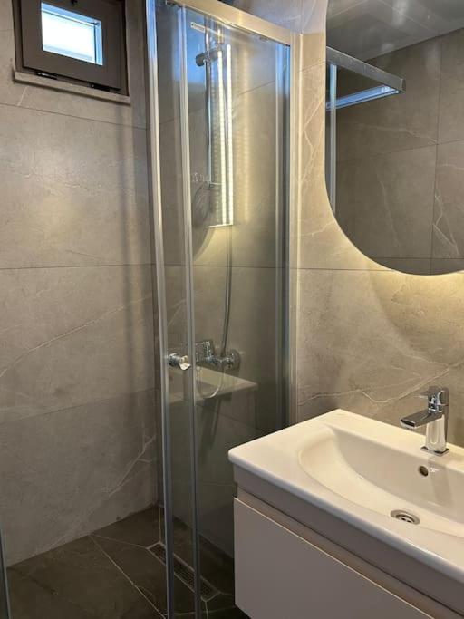 Antalya Belek'te Oezel Havuzlu Sitesi Belek