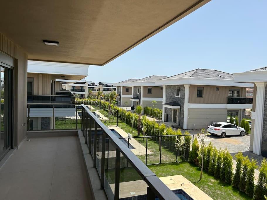 Antalya Belek'te Oezel Havuzlu Sitesi *