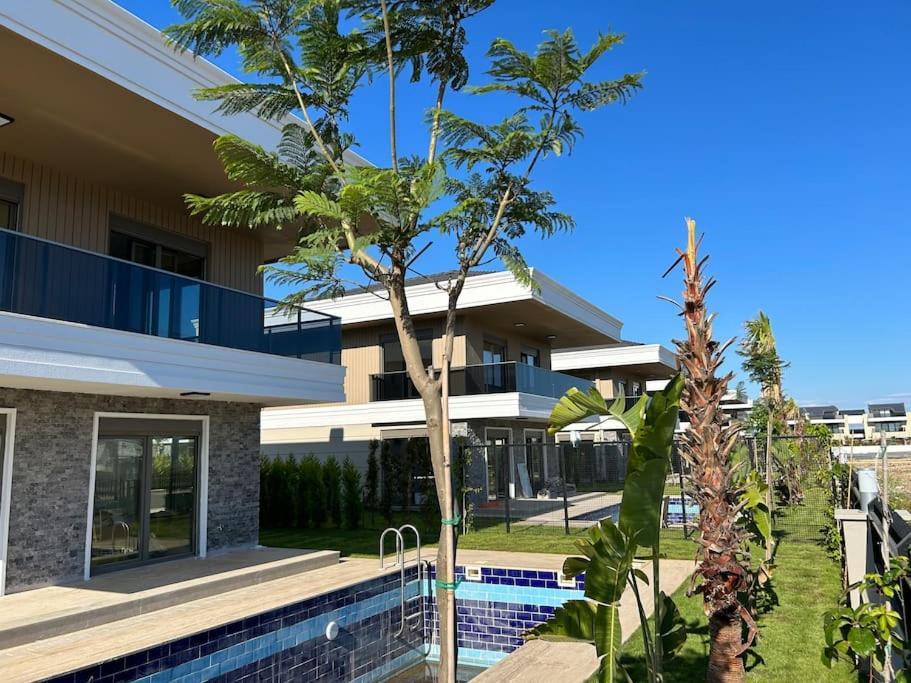 Antalya Belek'te Oezel Havuzlu Sitesi Villa