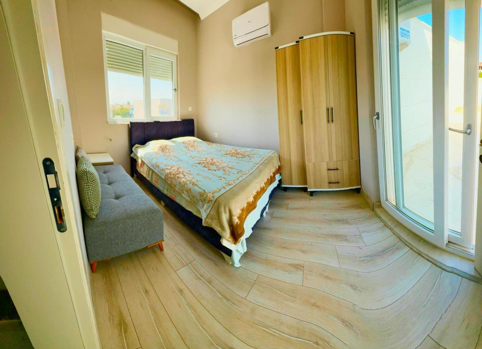 Privatunterkunft Peaceful Villas-rooms-barbecue