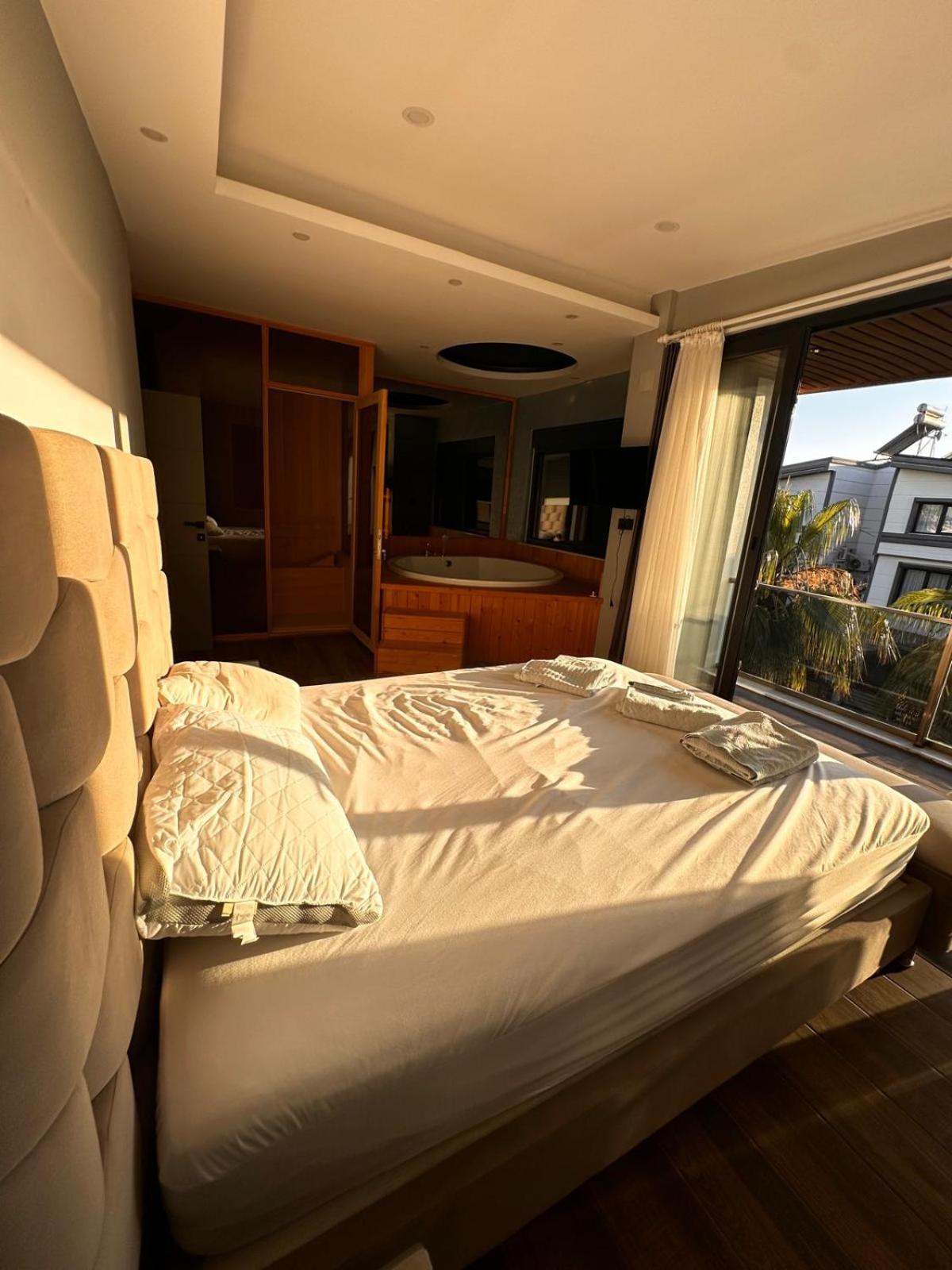 Peaceful Villas-luxury-jacuzzi-sauna
