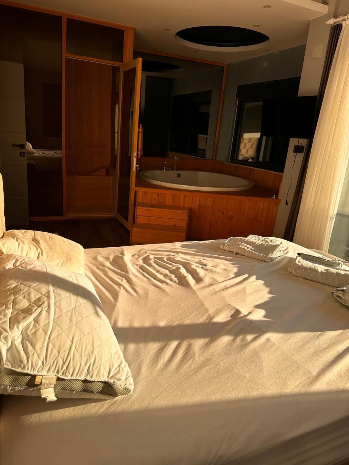 Villa Peaceful Villas-luxury-jacuzzi-sauna
