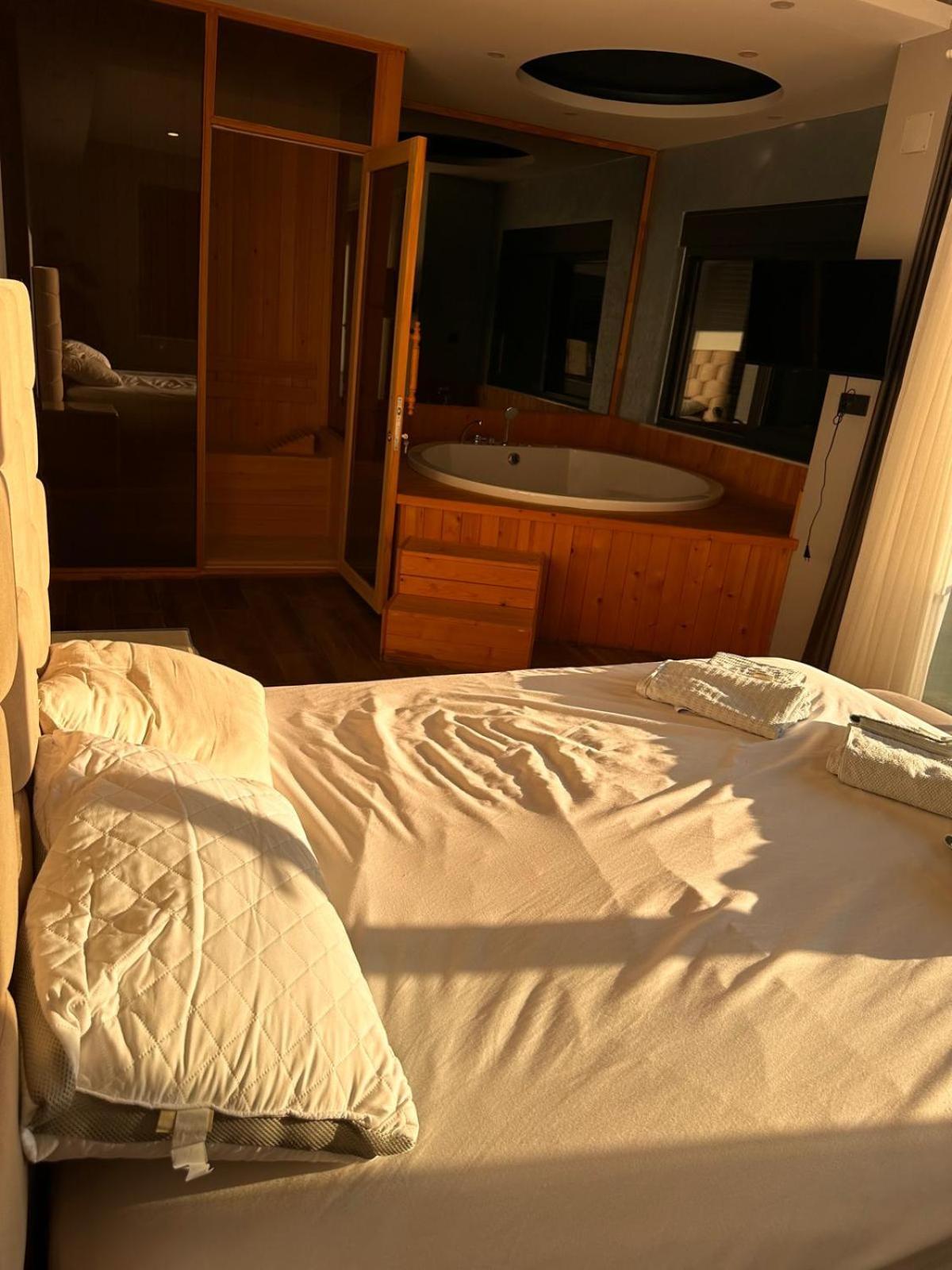 Peaceful Villas-luxury-jacuzzi-sauna Villa *