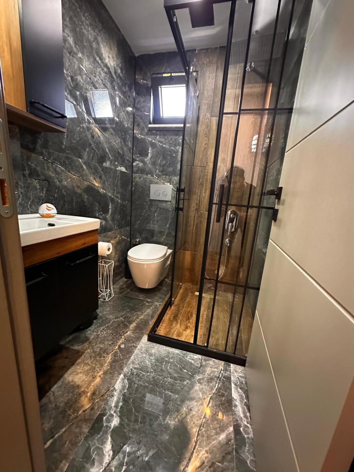Peaceful Villas-luxury-jacuzzi-sauna