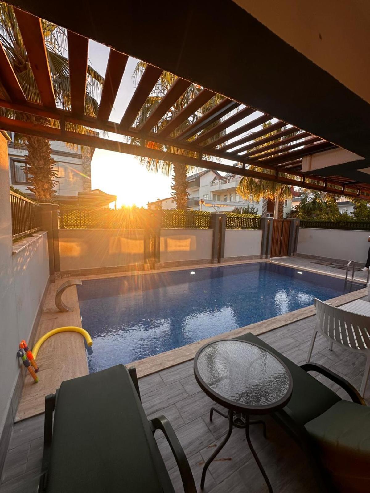 Peaceful Villas-luxury-jacuzzi-sauna Villa