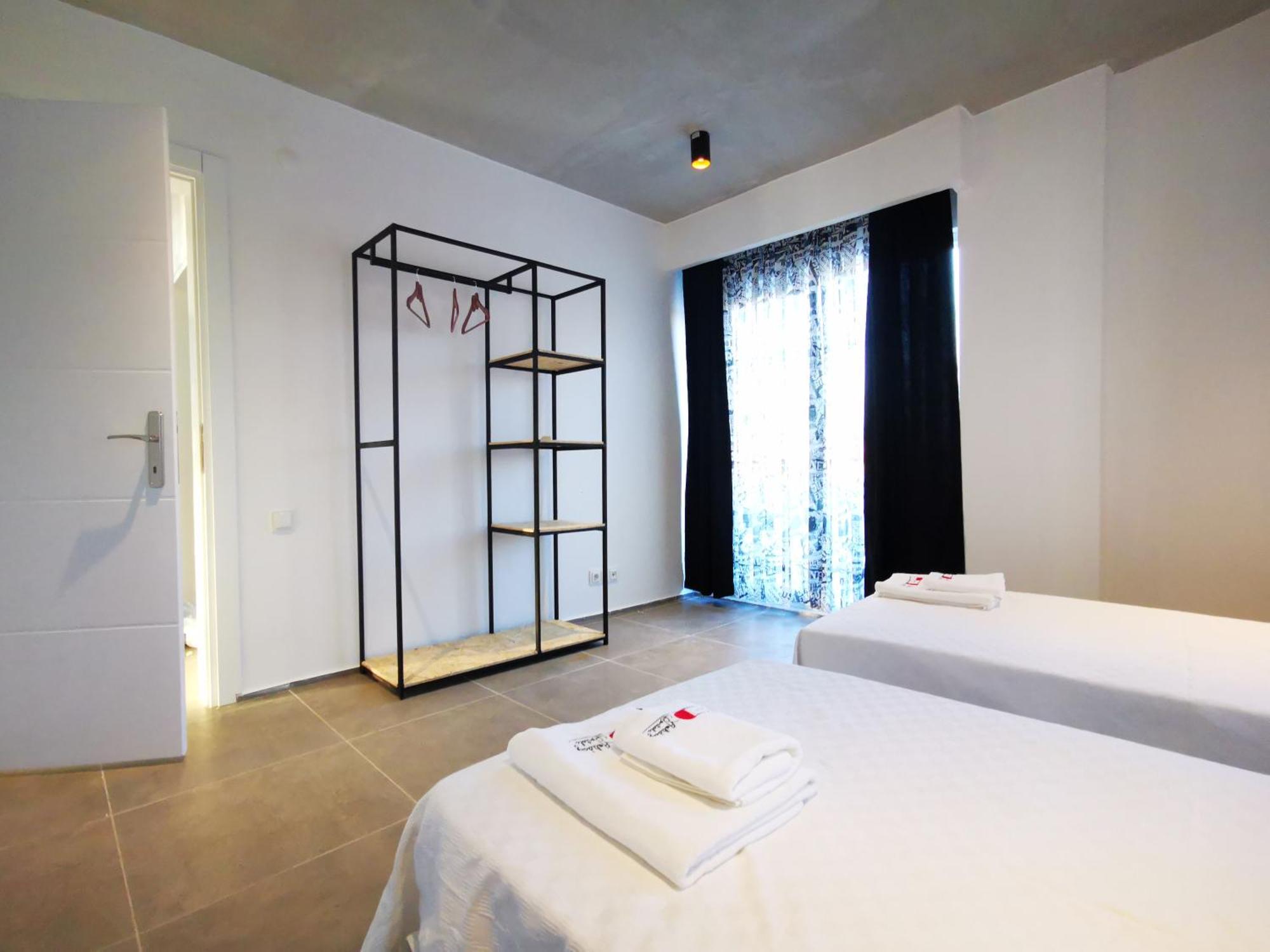 Red F30 Kirmizi,modern Tasarimli * Belek