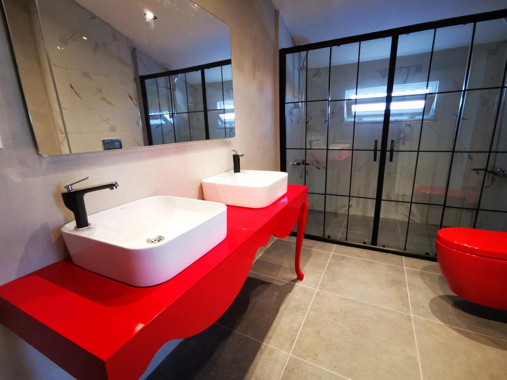 Red F30 Kirmizi,modern Tasarimli Villa *