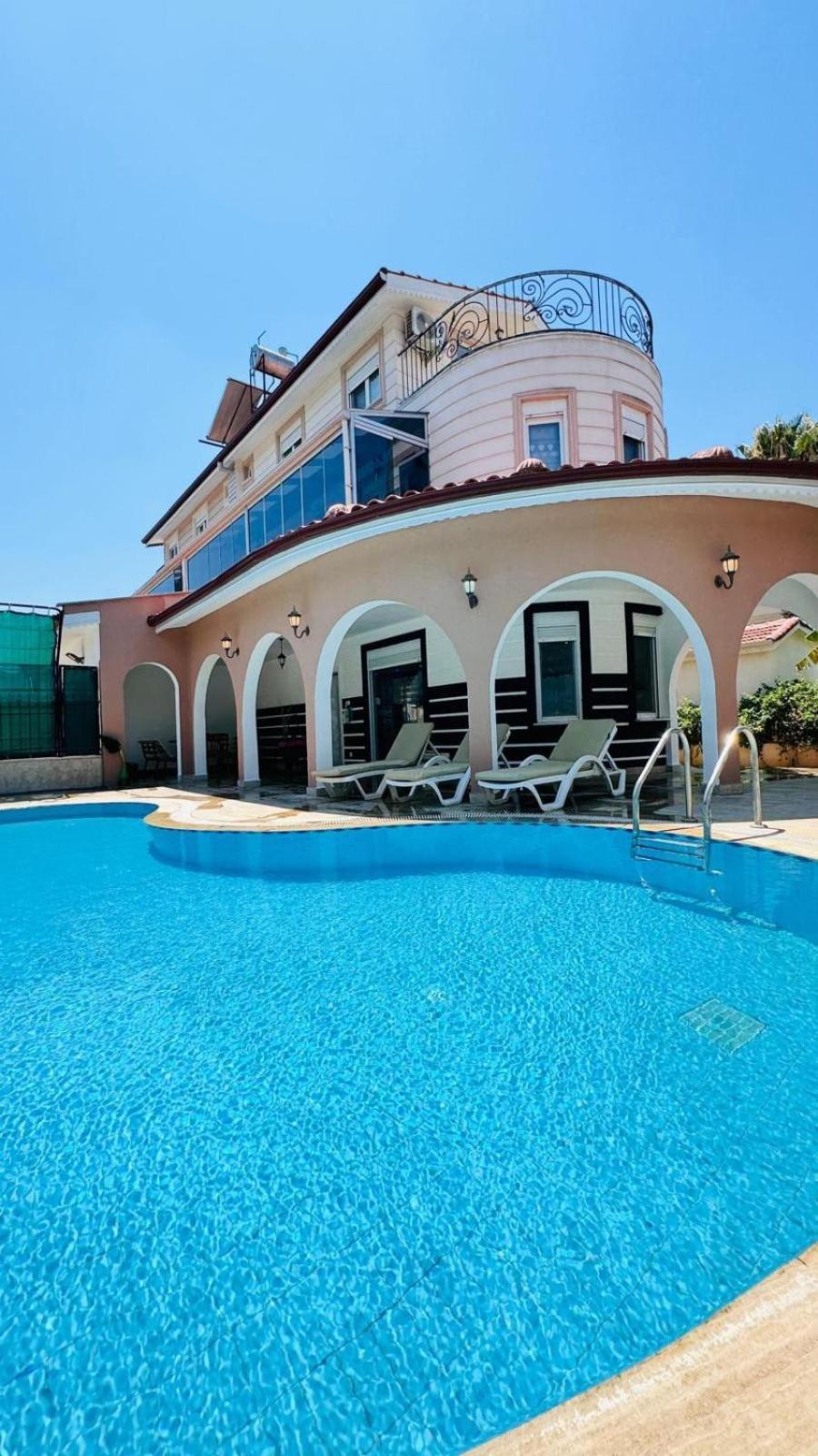 Villa Super 4 Bedroom With Pool